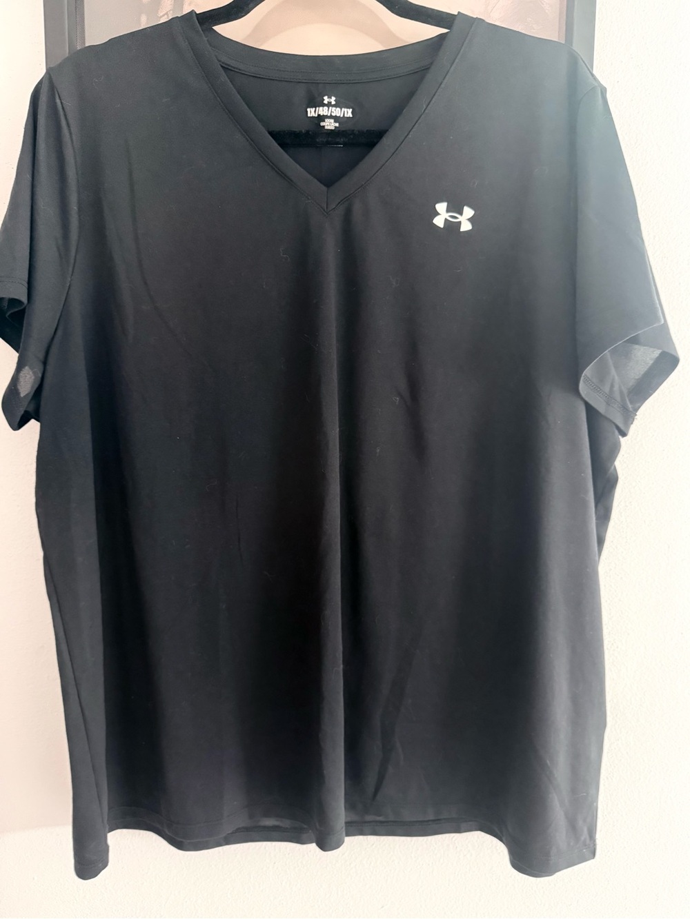 Under Armour Men’s Black V-Neck Short Sleeve Athletic Tee